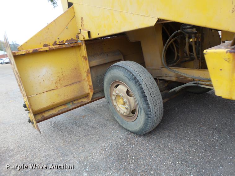 image for item DB9943 Etnyre chip spreader