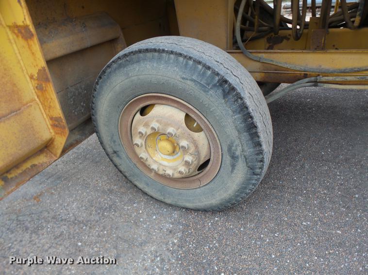 image for item DB9943 Etnyre chip spreader