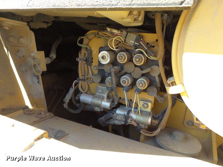 image for item DB9979 2002 Caterpillar 963C track loader