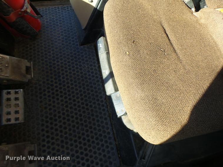 image for item DB9979 2002 Caterpillar 963C track loader