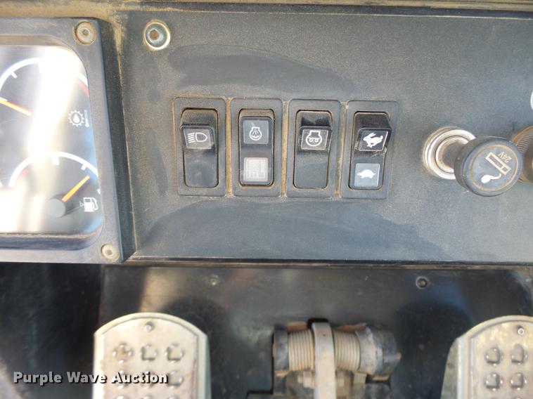 image for item DB9979 2002 Caterpillar 963C track loader