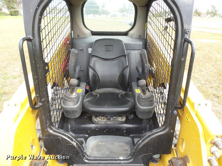 image for item DC3784 2016 Caterpillar 239D skid steer