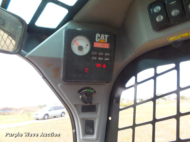 image for item DC3784 2016 Caterpillar 239D skid steer