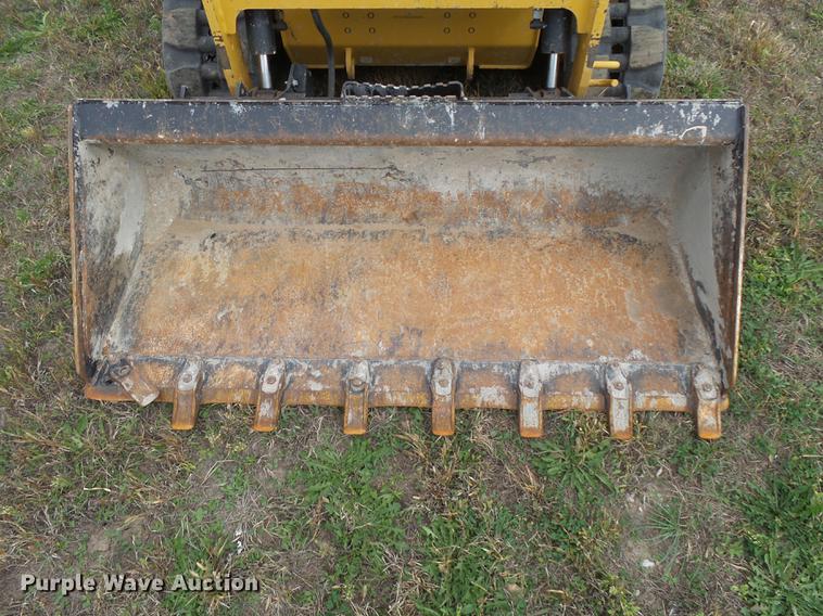 image for item DC3784 2016 Caterpillar 239D skid steer