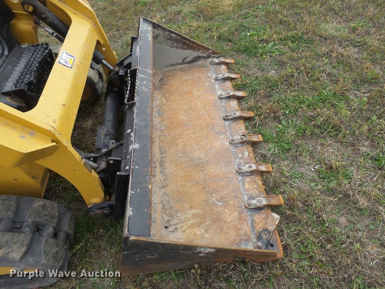 image for item DC3784 2016 Caterpillar 239D skid steer