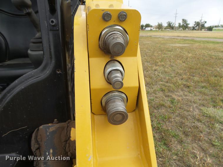 image for item DC3784 2016 Caterpillar 239D skid steer