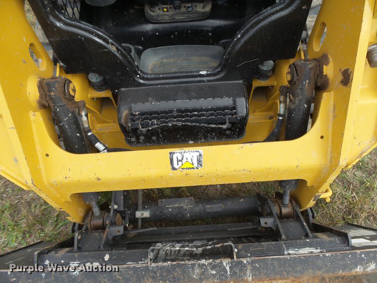 image for item DC3784 2016 Caterpillar 239D skid steer