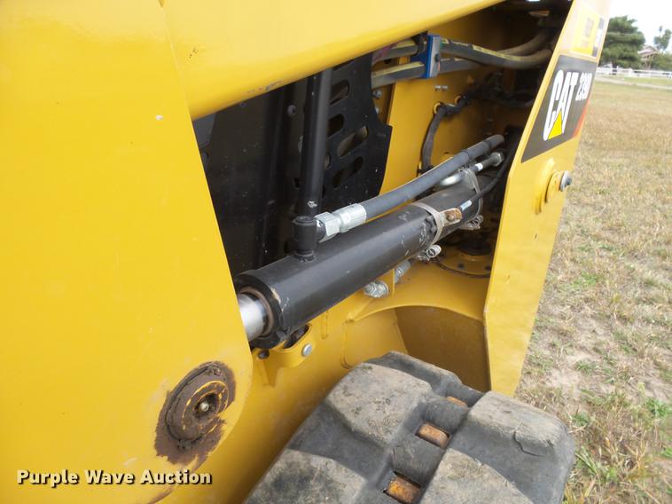 image for item DC3784 2016 Caterpillar 239D skid steer