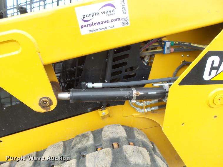 image for item DC3784 2016 Caterpillar 239D skid steer