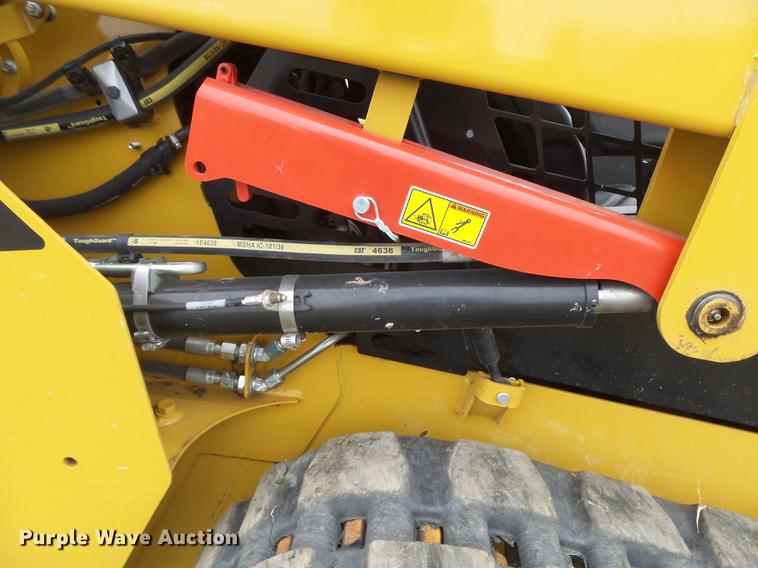 image for item DC3784 2016 Caterpillar 239D skid steer