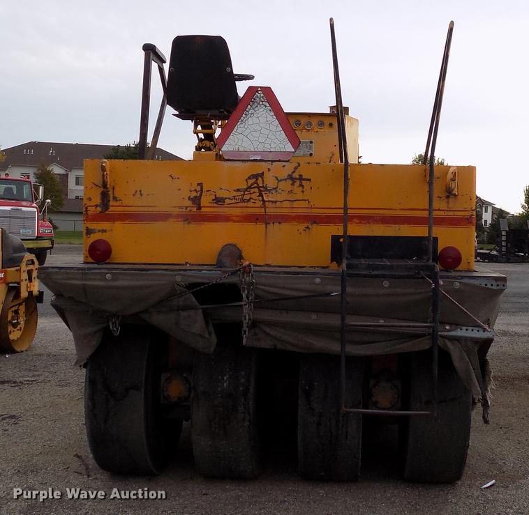 image for item DC4840 Michigan KW-140 pneumatic roller