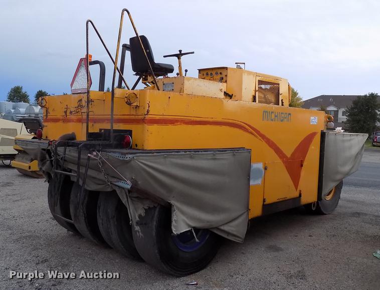 image for item DC4840 Michigan KW-140 pneumatic roller