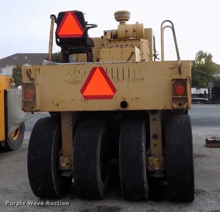 image for item DC4841 Michigan RW140 pneumatic roller