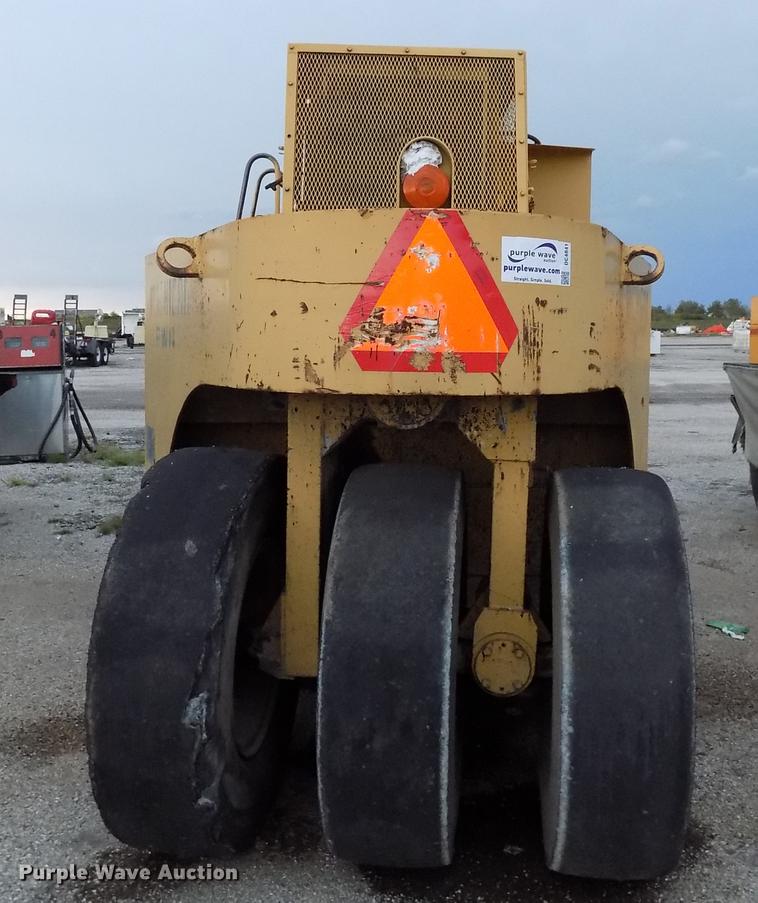 image for item DC4841 Michigan RW140 pneumatic roller