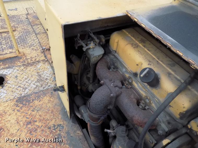 image for item DC4841 Michigan RW140 pneumatic roller