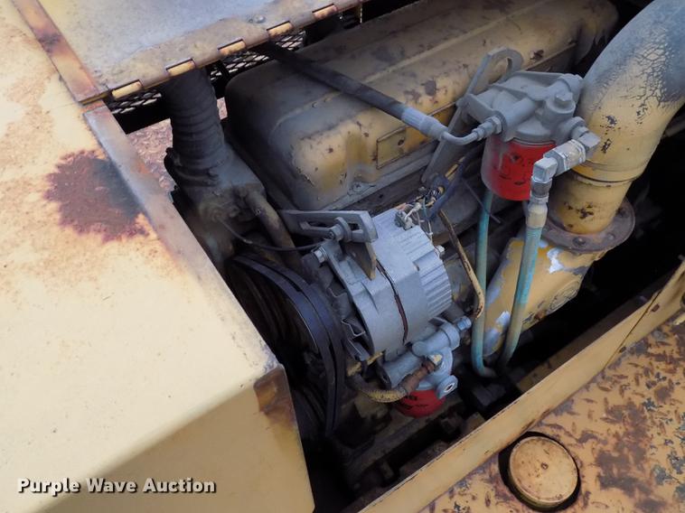 image for item DC4841 Michigan RW140 pneumatic roller