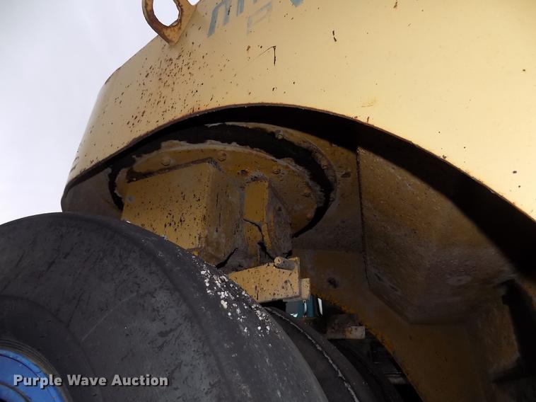 image for item DC4841 Michigan RW140 pneumatic roller