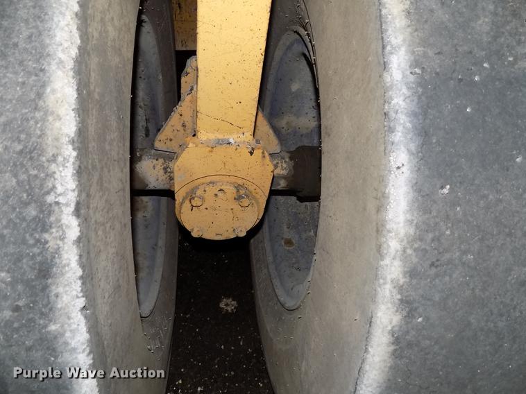 image for item DC4841 Michigan RW140 pneumatic roller