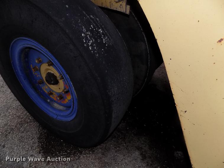 image for item DC4841 Michigan RW140 pneumatic roller