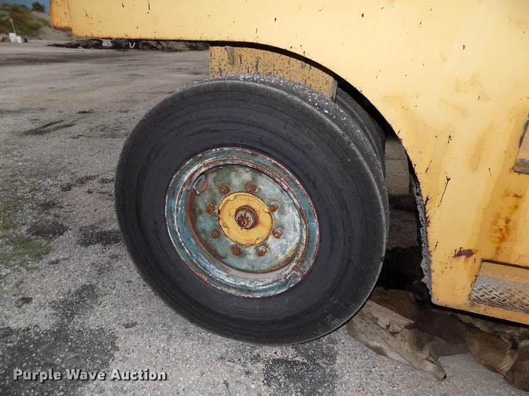 image for item DC4841 Michigan RW140 pneumatic roller