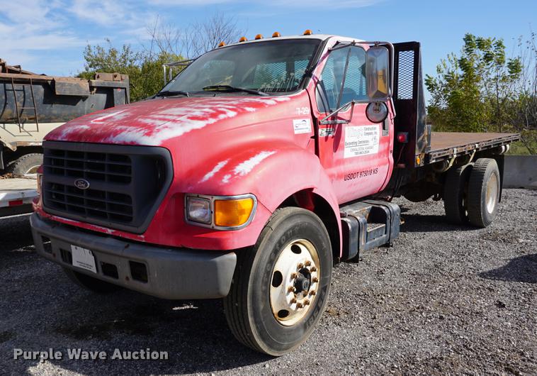 image for item DC5253 2000 Ford F650 flatbed truck