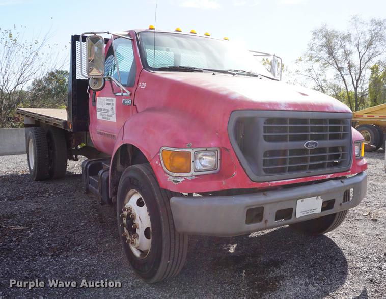 image for item DC5253 2000 Ford F650 flatbed truck