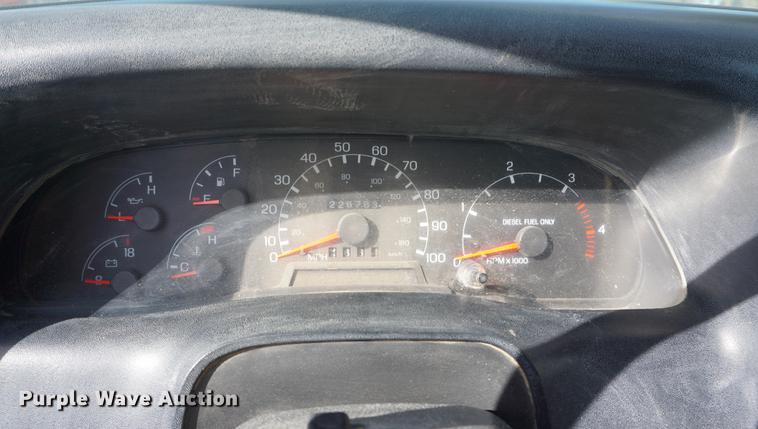 image for item DC5253 2000 Ford F650 flatbed truck