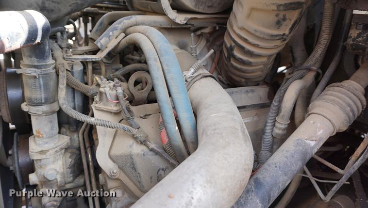 image for item DC5253 2000 Ford F650 flatbed truck