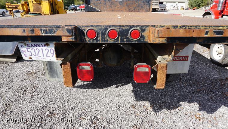 image for item DC5253 2000 Ford F650 flatbed truck