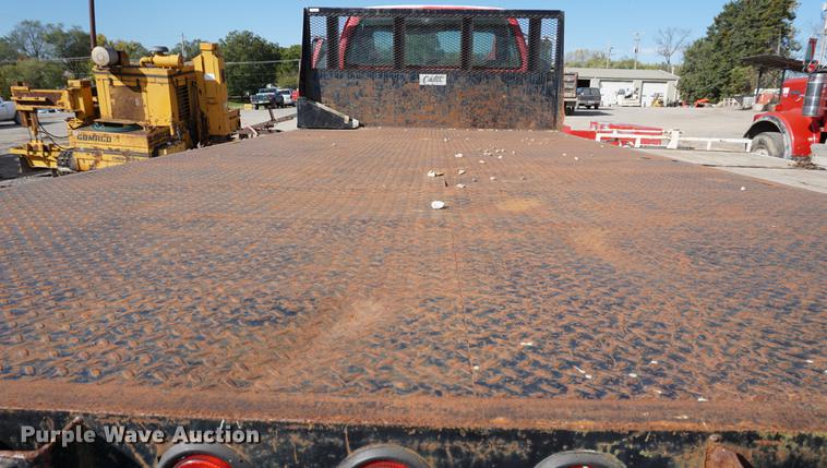 image for item DC5253 2000 Ford F650 flatbed truck