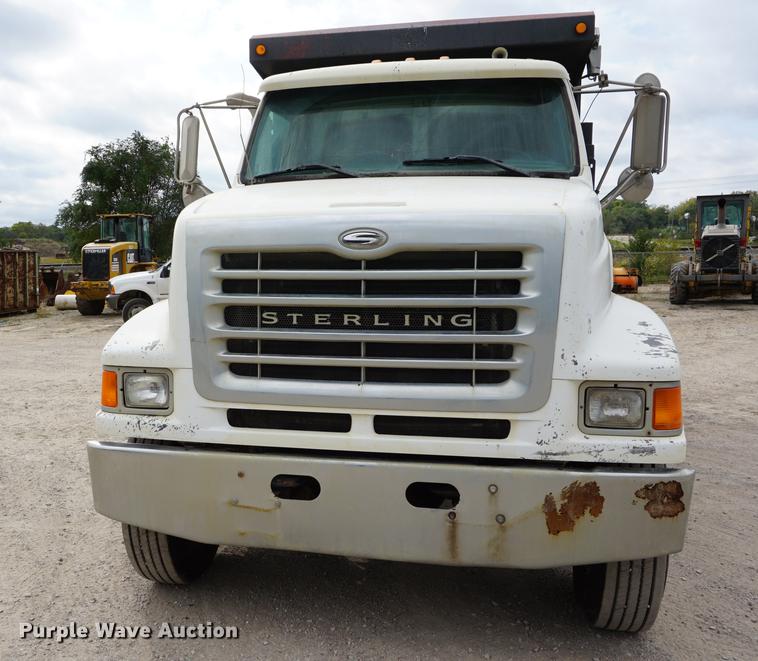 image for item DC5272 2001 Sterling L9500 dump truck