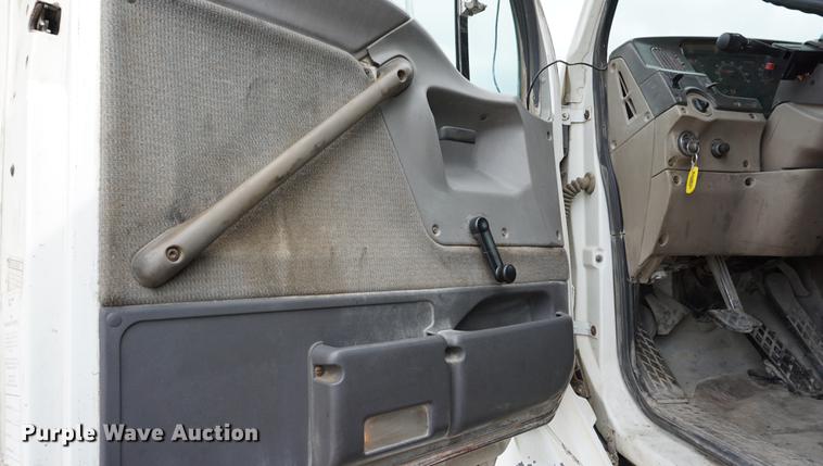 image for item DC5272 2001 Sterling L9500 dump truck