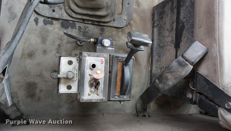 image for item DC5272 2001 Sterling L9500 dump truck