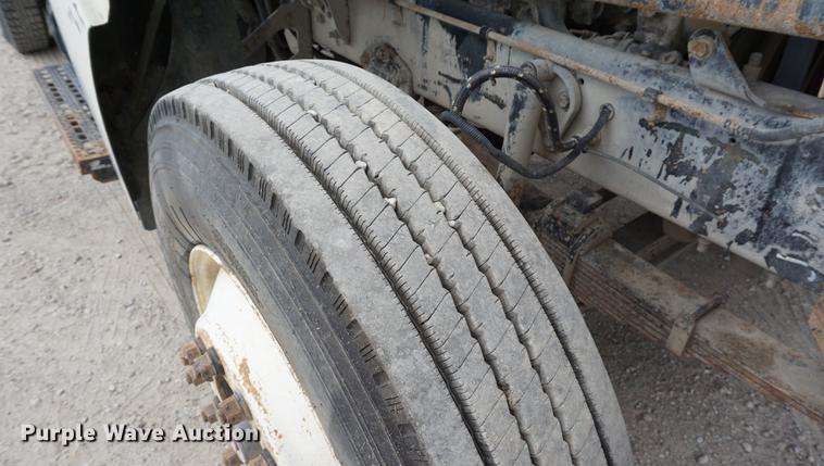 image for item DC5272 2001 Sterling L9500 dump truck