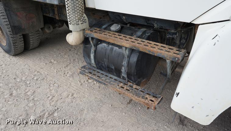 image for item DC5272 2001 Sterling L9500 dump truck