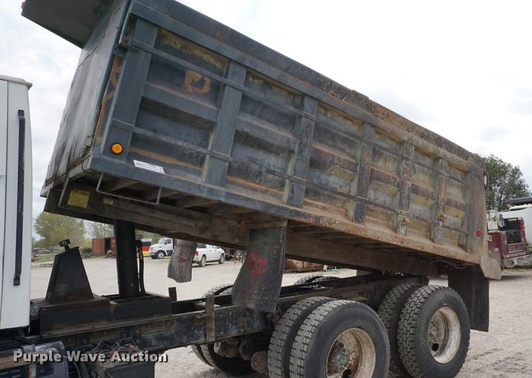 image for item DC5272 2001 Sterling L9500 dump truck