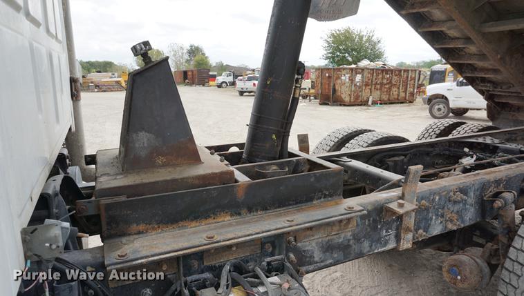 image for item DC5272 2001 Sterling L9500 dump truck