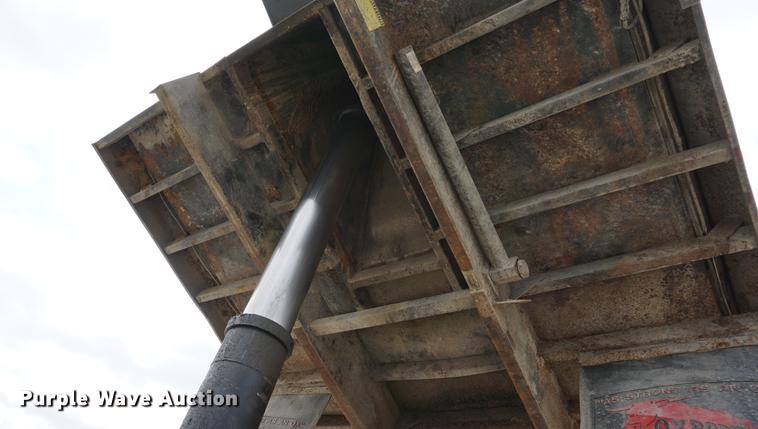 image for item DC5272 2001 Sterling L9500 dump truck