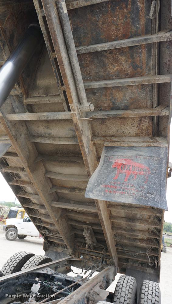 image for item DC5272 2001 Sterling L9500 dump truck