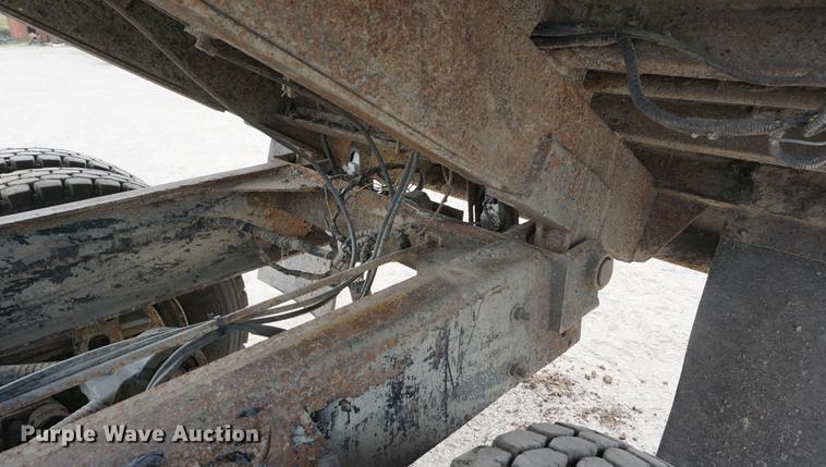 image for item DC5272 2001 Sterling L9500 dump truck