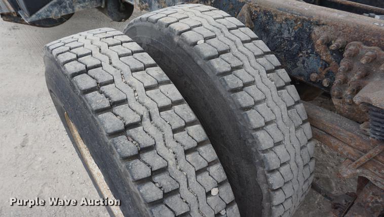 image for item DC5272 2001 Sterling L9500 dump truck