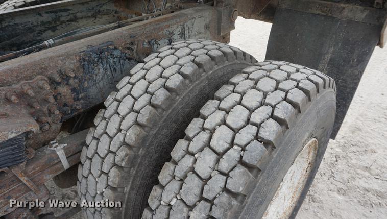 image for item DC5272 2001 Sterling L9500 dump truck