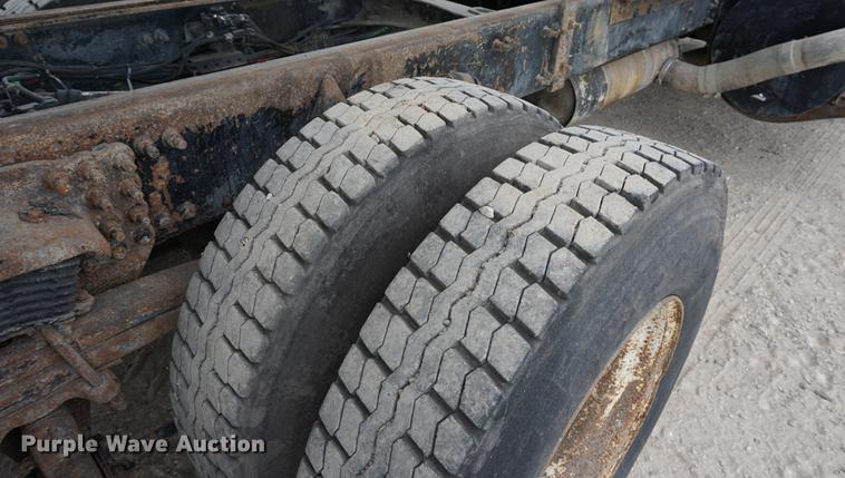 image for item DC5272 2001 Sterling L9500 dump truck