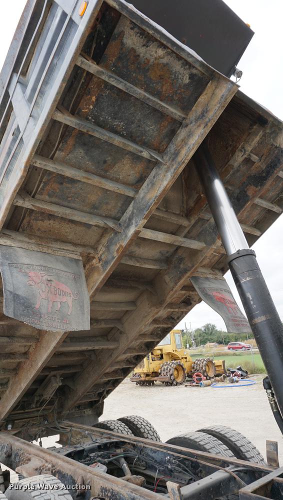 image for item DC5272 2001 Sterling L9500 dump truck