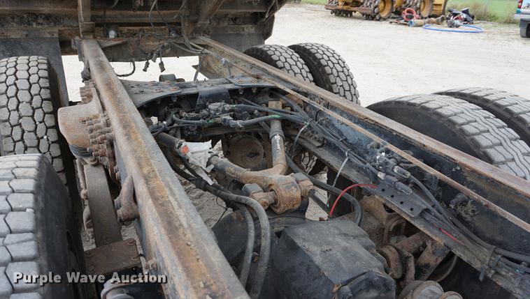 image for item DC5272 2001 Sterling L9500 dump truck