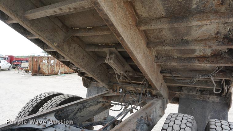 image for item DC5272 2001 Sterling L9500 dump truck