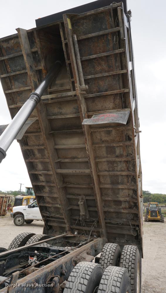 image for item DC5272 2001 Sterling L9500 dump truck