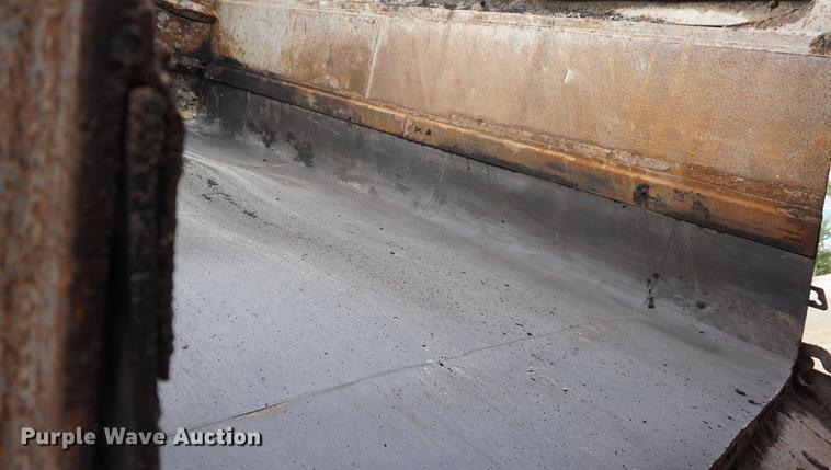 image for item DC5272 2001 Sterling L9500 dump truck