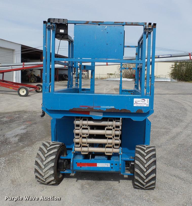 image for item DC6787 2007 Genie GS-2668RT scissor lift