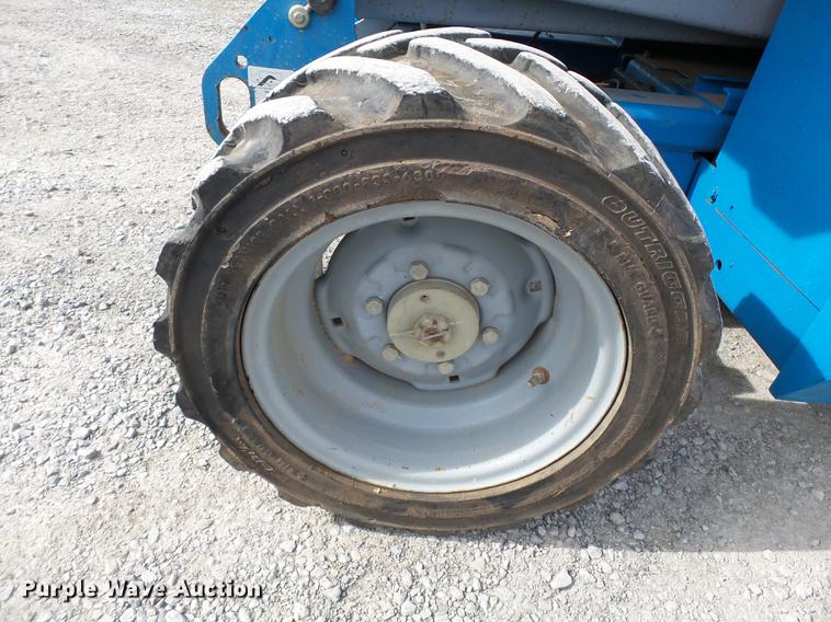 image for item DC6787 2007 Genie GS-2668RT scissor lift